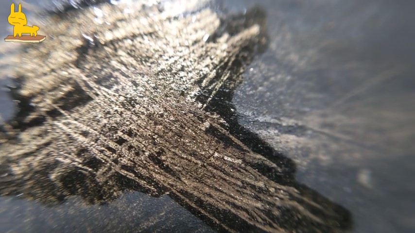 試金石に残った金の削り跡