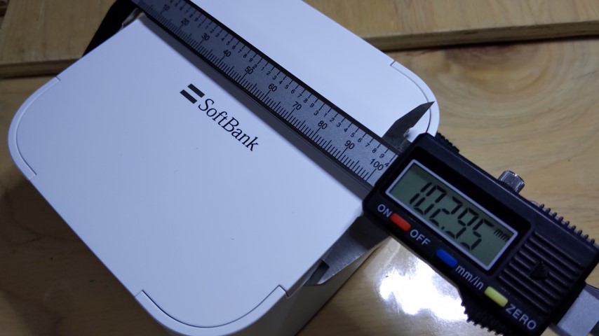 でんわユニットの厚さをデジタルノギスで計測