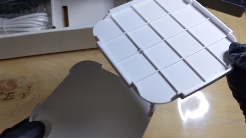 SoftBank Airの「Airターミナル」を合体させる時に取り外す蓋