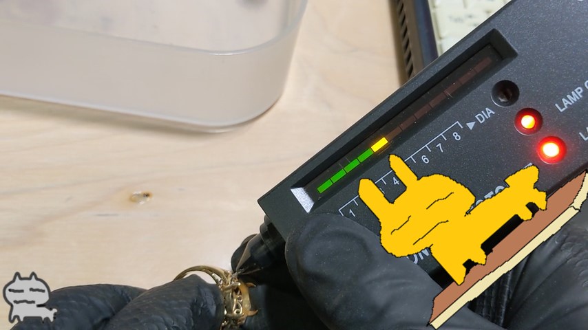 ダイヤモンドテスターでメレダイヤを検査