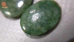 ジャンク山で見つけた小さなネフライトの画像。クリックするとネフライトの比重や顕微鏡観察などの検証データページに移動します。
