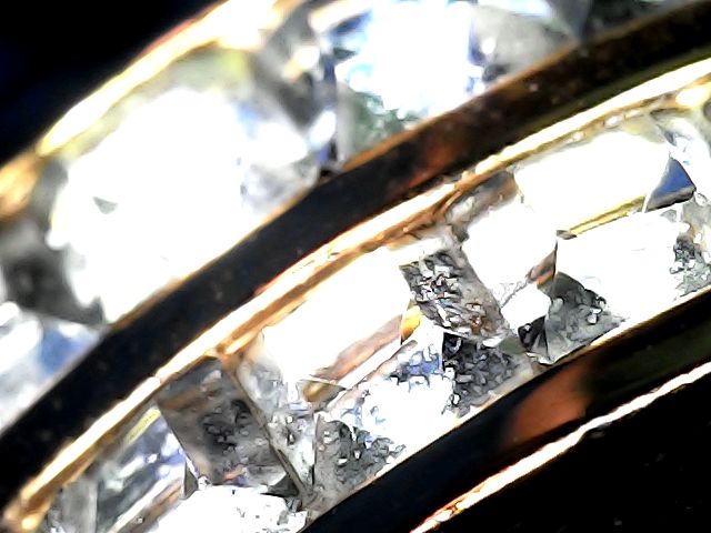 スクエアカットの石のパヴェセッティング